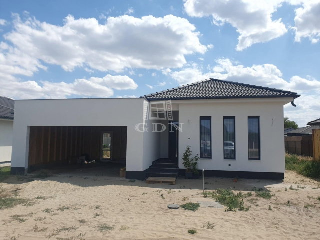 Eladó családi ház, Kecskeméten 81.5 M Ft, 2 szobás