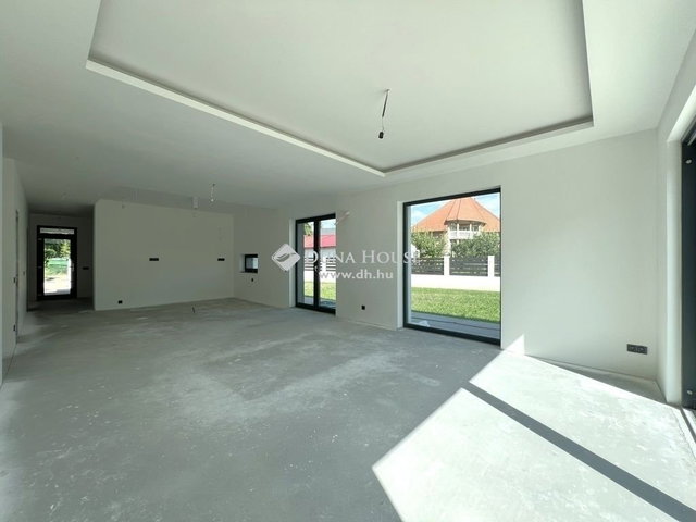 Eladó családi ház, Szigetszentmiklóson 149 M Ft, 4 szobás