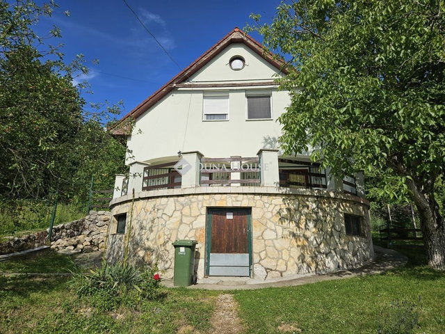 Eladó családi ház, Orfűn 134 M Ft, 6 szobás