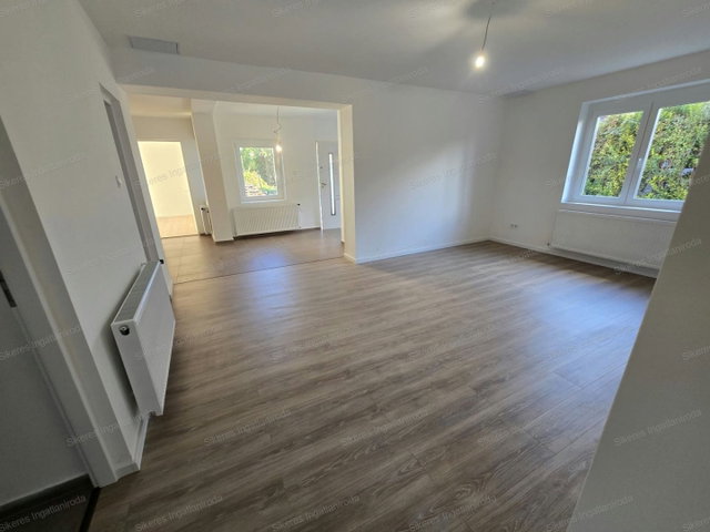 Eladó családi ház, Ácson 79.9 M Ft, 4 szobás