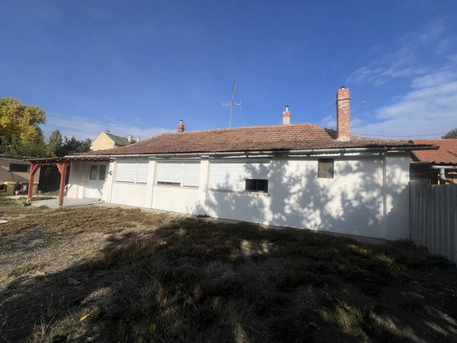 Eladó családi ház, Békésen 25 M Ft, 1+2 szobás