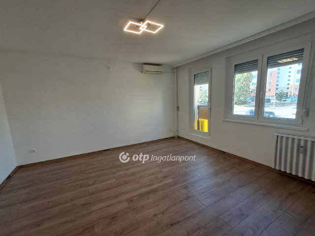 Eladó panellakás, Várpalotán 45.9 M Ft, 2 szobás