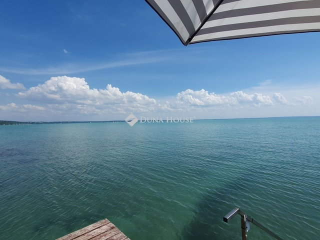 Eladó családi ház, Balatonkenesén 420 M Ft, 3 szobás