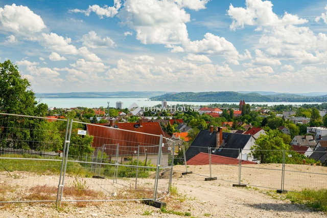 Eladó telek, Balatonfüreden, Cholnoky Jenő utcában 159.9 M Ft