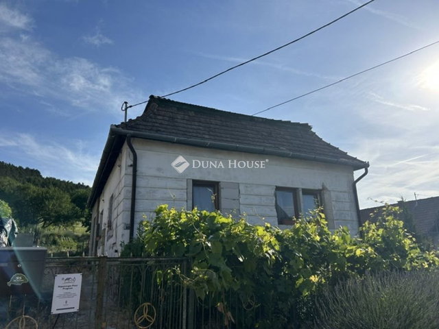 Eladó családi ház, Csabdiban 89.9 M Ft, 5 szobás