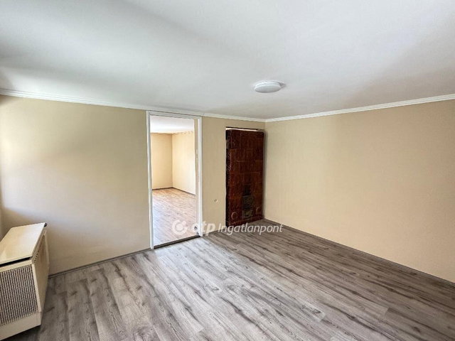 Eladó családi ház, Szomolyán 20.9 M Ft, 2 szobás