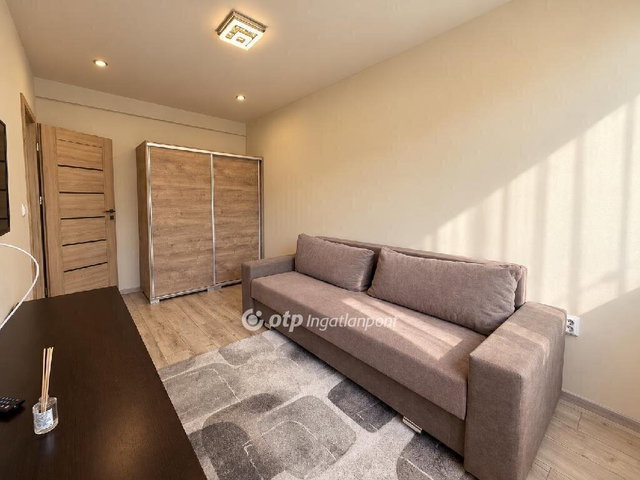 Eladó téglalakás, Debrecenben 75 M Ft, 2 szobás