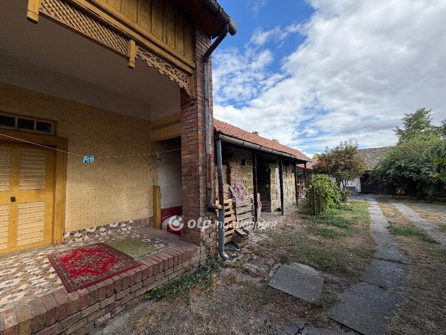 Eladó téglalakás, Békéscsabán 35 M Ft, 2 szobás