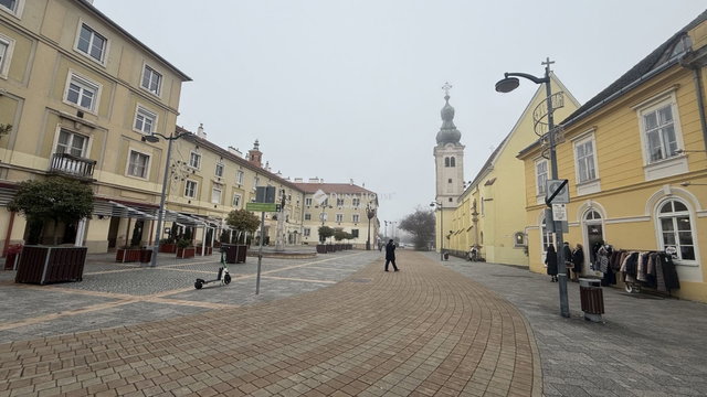 Eladó téglalakás, Szombathelyen, Savaria téren 48 M Ft, 3 szobás