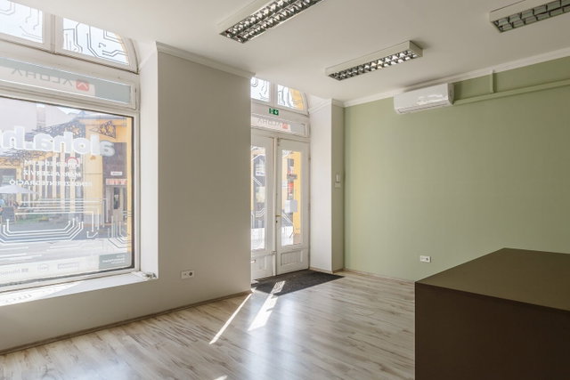 Kiadó üzlethelyiség, Debrecenben 450 E Ft / hó, 2 szobás