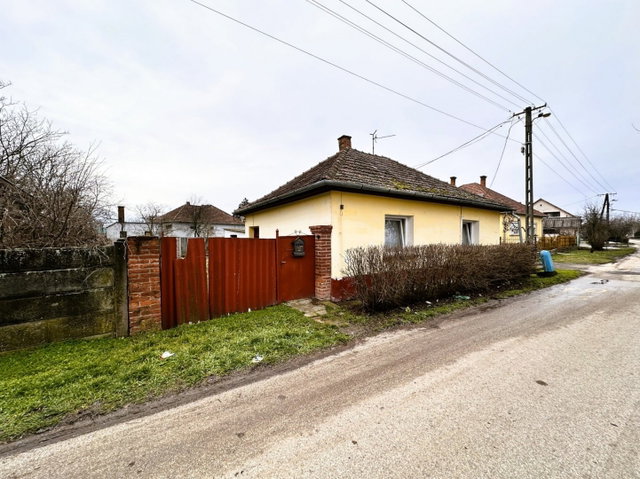 Eladó családi ház, Sarkadon 7.5 M Ft, 2 szobás