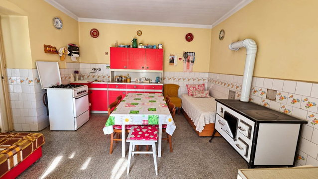 Eladó családi ház, Karádon 22.5 M Ft, 3 szobás