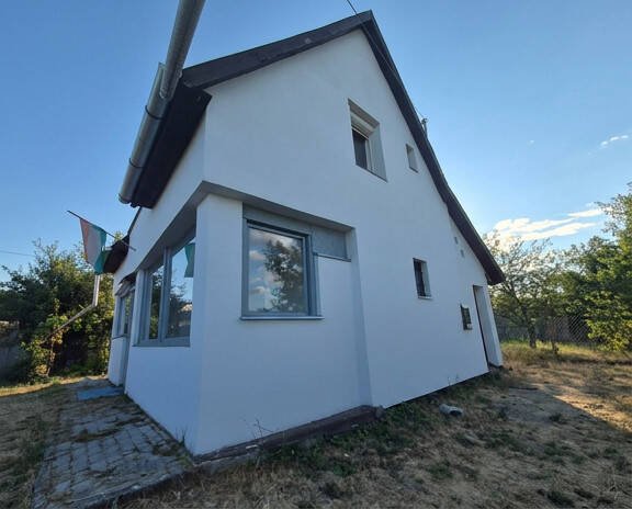 Eladó családi ház, Szigetszentmiklóson 33 M Ft, 2 szobás