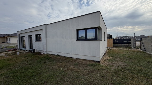 Eladó ikerház, Székesfehérvárott 105 M Ft, 3 szobás