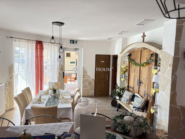 Eladó hotel, Komáromban 411.04 M Ft, 7 szobás