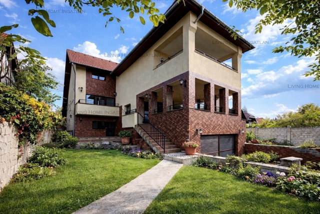 Eladó családi ház, Szentendrén 209.9 M Ft, 9 szobás