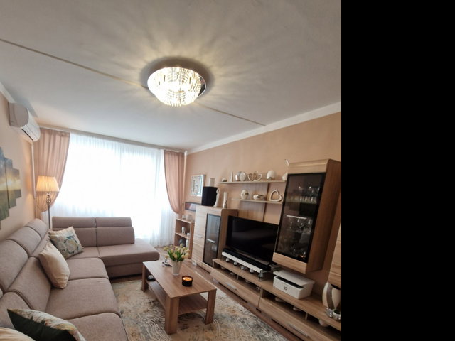 Eladó panellakás, Pécsett 63 M Ft, 3 szobás