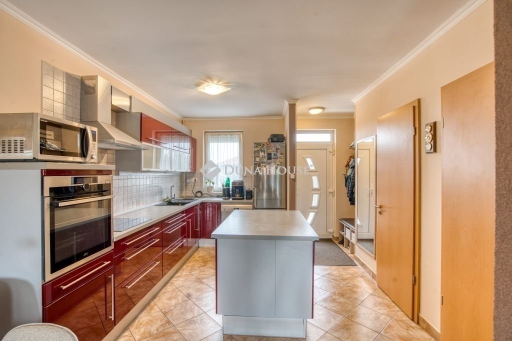 3 bed · 103m² · 114.900.000 ft
