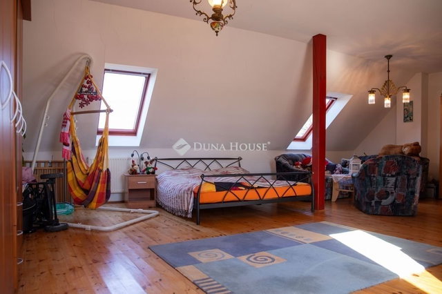 Eladó családi ház, Rönökön 164.9 M Ft, 6 szobás