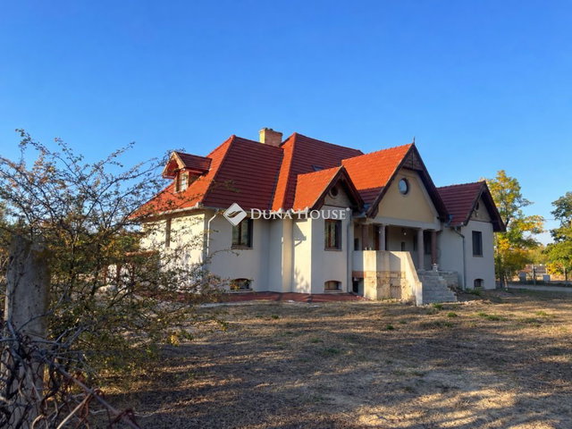 Eladó családi ház, Kerekegyházán 160 M Ft, 8 szobás
