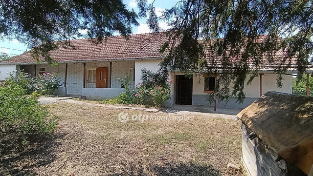 Eladó családi ház, Jászfényszarun 13.4 M Ft, 2 szobás