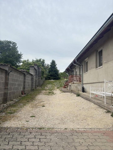 Eladó családi ház, Somon 218 M Ft, 12 szobás