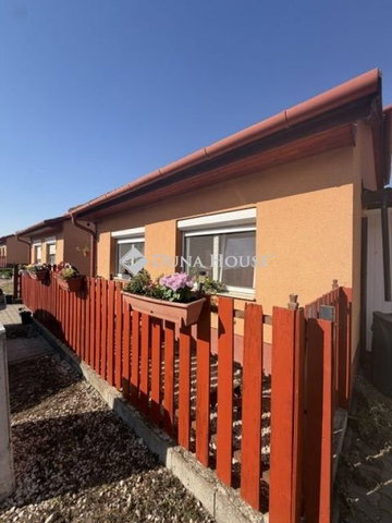 Eladó sorház, Vecsésen 85 M Ft, 4 szobás / költözzbe.hu