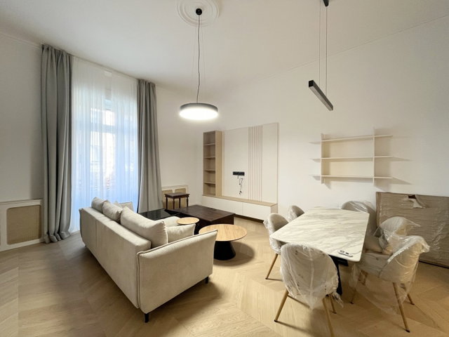 Kiadó téglalakás, albérlet, Budapesten, V. kerületben, 3 szobás