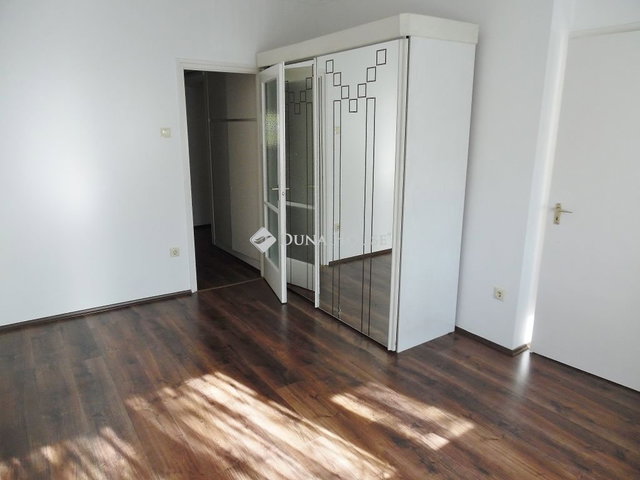 Eladó téglalakás, Debrecenben 74.99 M Ft, 3 szobás