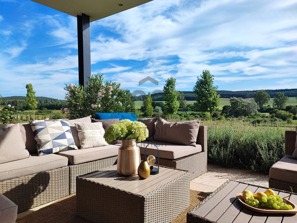 6 bed · 450m² · 697.000.000 ft