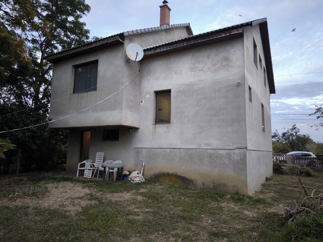 Eladó családi ház, Földesen, Béke utcában 44500 M Ft
