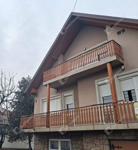 Eladó családi ház, Banán 82 M Ft, 6 szobás