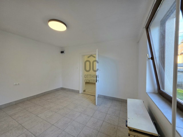 Eladó téglalakás, Balatonföldváron 27.9 M Ft, 2 szobás