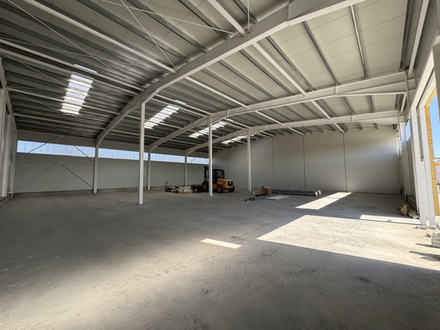 Kiadó ipari ingatlan, Kecskeméten 2400 E Ft / hó, 5 szobás