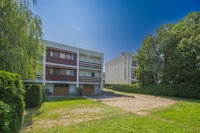 Eladó téglalakás