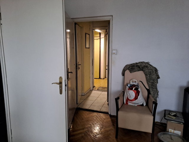 Eladó panellakás, Budapesten, XV. kerületben, Mézeskalács téren