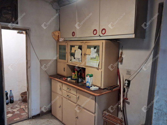 Eladó családi ház, Tatabányán 26 M Ft, 1 szobás