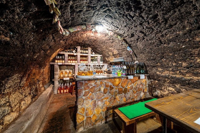 Eladó üzlethelyiség, Tokajban 129 M Ft / költözzbe.hu