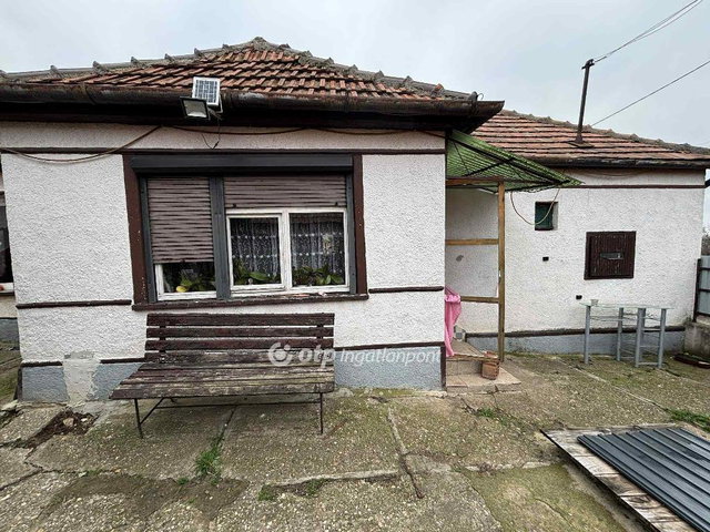 Eladó családi ház, Legyesbényén 6.5 M Ft, 2 szobás