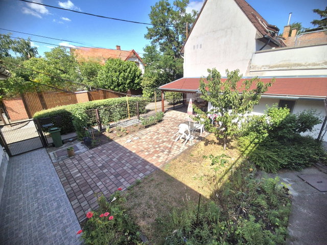 Eladó családi ház, Budapesten, III. kerületben 65 M Ft