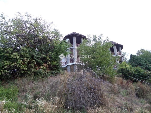 Eladó családi ház, Komlón 80 M Ft, 6 szobás