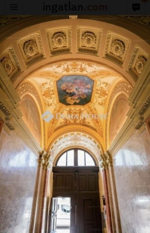 Eladó téglalakás, Budapesten, VI. kerületben 41.9 M Ft, 1 szobás