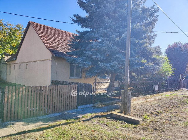 Eladó családi ház, Deszken 110 M Ft, 4 szobás