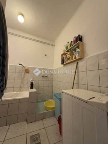 Eladó családi ház, Vecsésen 49 M Ft, 2 szobás