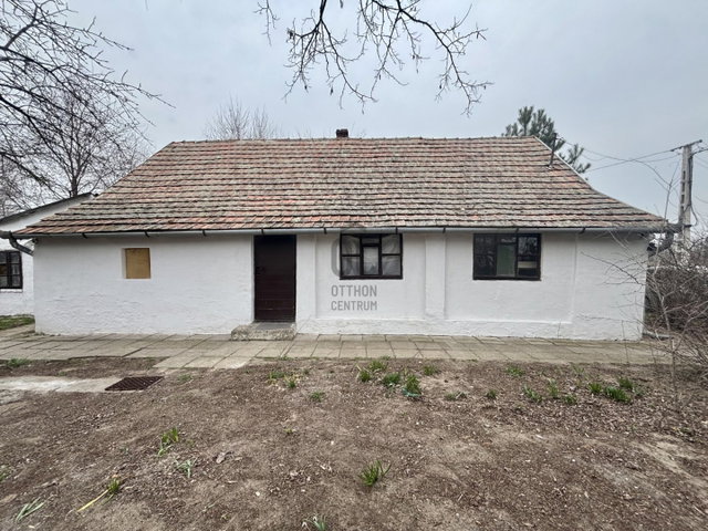 Eladó családi ház, Zsombón 25 M Ft, 2 szobás