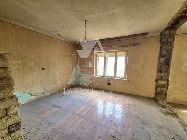 Eladó családi ház, Szolnokon 37.9 M Ft, 5 szobás