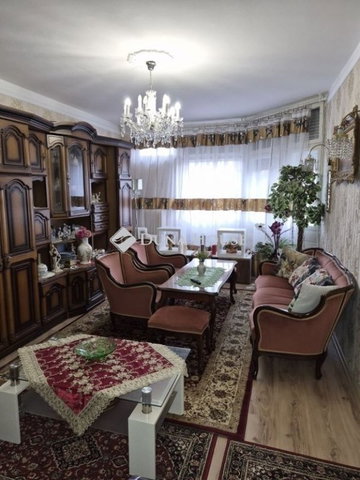 Eladó panellakás, Komlón 32.5 M Ft, 2 szobás