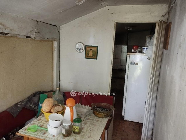 Eladó családi ház, Szekszárdon 15 M Ft, 2 szobás