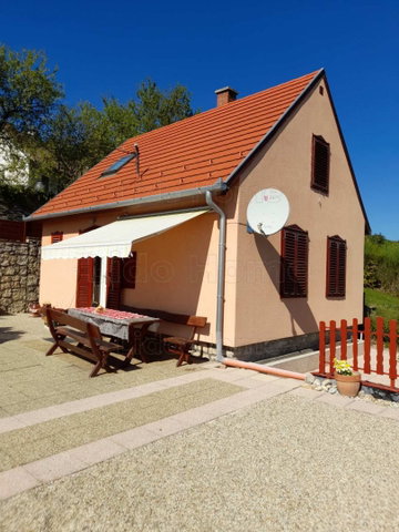 Eladó nyaraló, Balatonfüreden 189 M Ft, 3 szobás