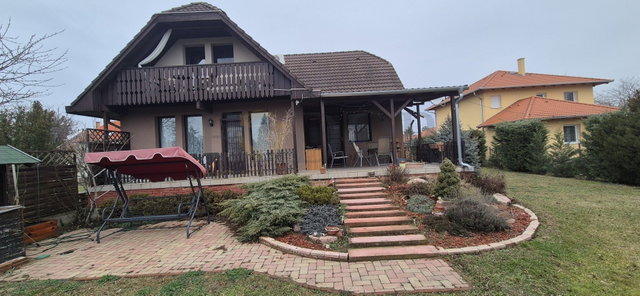 Eladó családi ház, Vecsésen 149.9 M Ft, 4+1 szobás